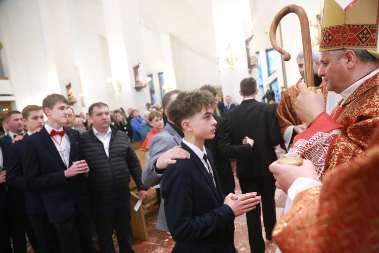 Bierzmowanie w Łososinie Dolnej