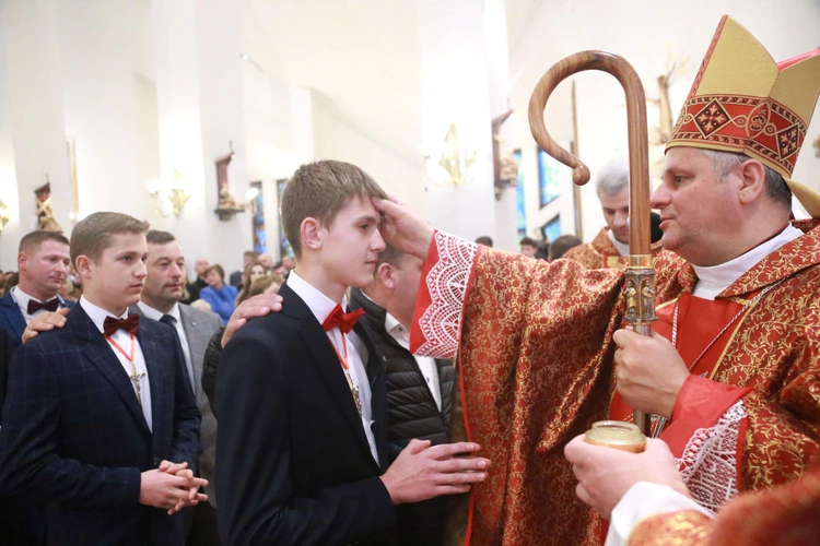 Bierzmowanie w Łososinie Dolnej