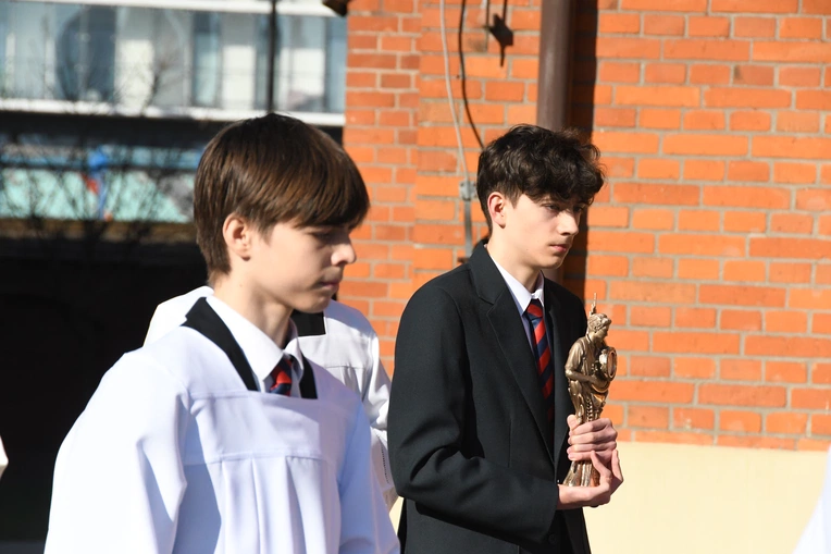 Wprowadzenie relikwii bł. Carlo Acutisa do szkoły na Woli