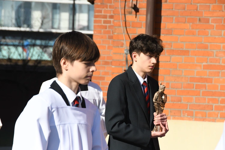 Wprowadzenie relikwii bł. Carlo Acutisa do szkoły na Woli