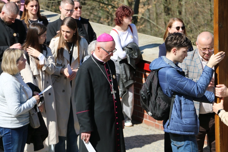 Jasna Góra. Pielgrzymka maturzystów - Droga Krzyżowa 