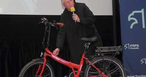 Zakonnik na rowerze. Elektrycznym