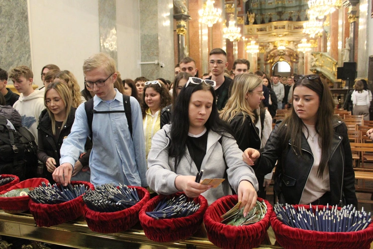 Jasna Góra. Pielgrzymka maturzystów