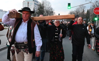 Nowy Targ. Z wielkim krzyżem przez miasto 