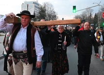 Nowy Targ. Z wielkim krzyżem przez miasto 