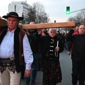 Nowy Targ. Z wielkim krzyżem przez miasto 