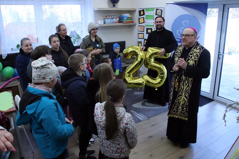 Poświęcenie nowej siedziby świetlicy "Źródełko" w parafii pw. św. Jadwigi we Wrocławiu-Leśnicy