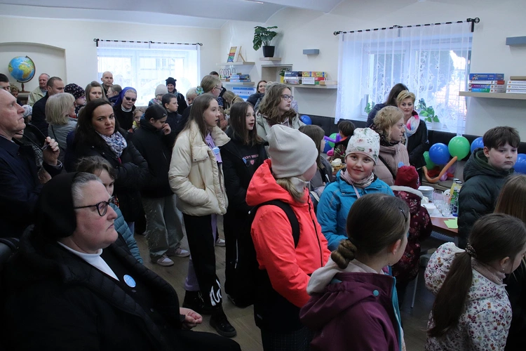 Poświęcenie nowej siedziby świetlicy "Źródełko" w parafii pw. św. Jadwigi we Wrocławiu-Leśnicy