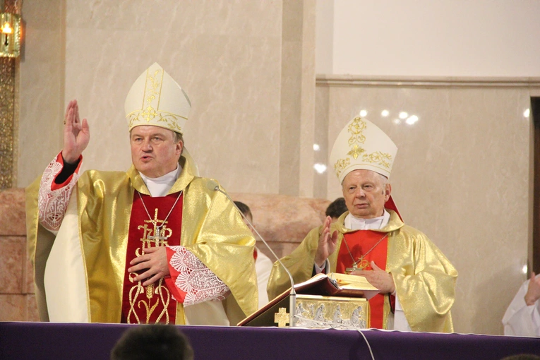 Powiśle Dąbrowskie pamięta o śp. abp. Zygmuncie Zimowskim