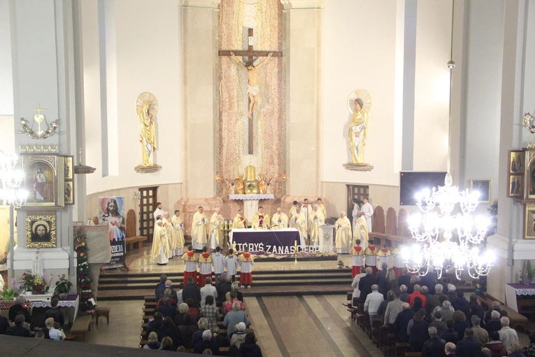 Powiśle Dąbrowskie pamięta o śp. abp. Zygmuncie Zimowskim