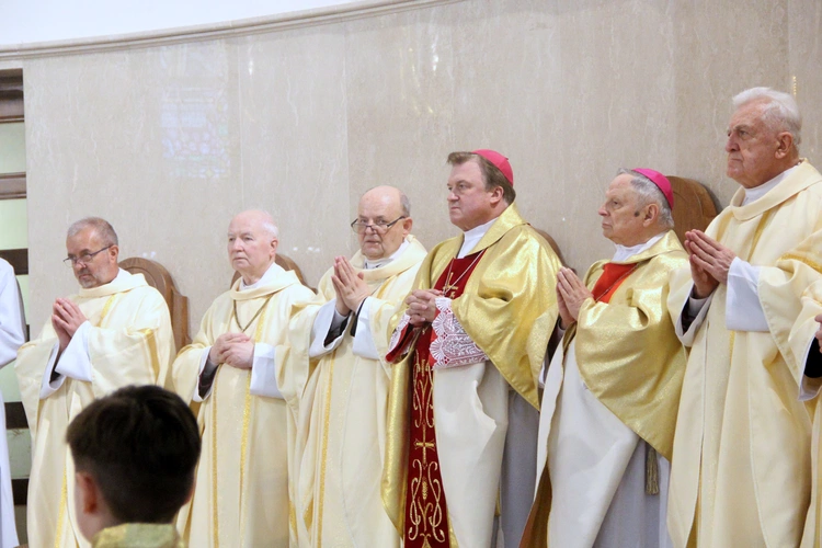 Powiśle Dąbrowskie pamięta o śp. abp. Zygmuncie Zimowskim