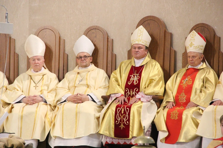 Powiśle Dąbrowskie pamięta o śp. abp. Zygmuncie Zimowskim