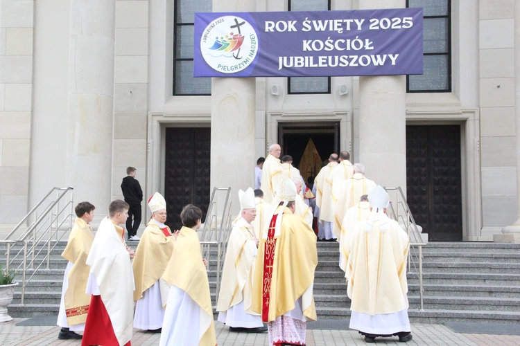 Powiśle Dąbrowskie pamięta o śp. abp. Zygmuncie Zimowskim