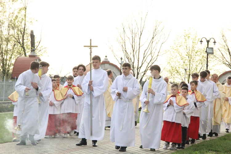 Powiśle Dąbrowskie pamięta o śp. abp. Zygmuncie Zimowskim