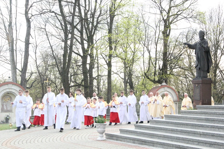 Powiśle Dąbrowskie pamięta o śp. abp. Zygmuncie Zimowskim