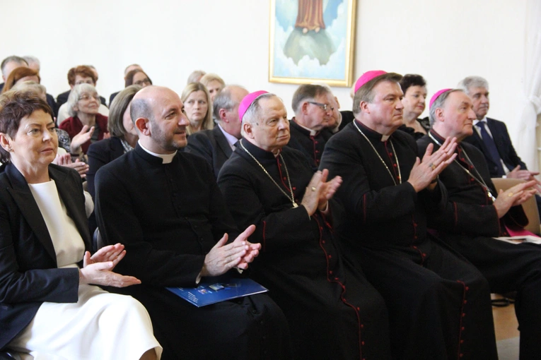 Powiśle Dąbrowskie pamięta o śp. abp. Zygmuncie Zimowskim