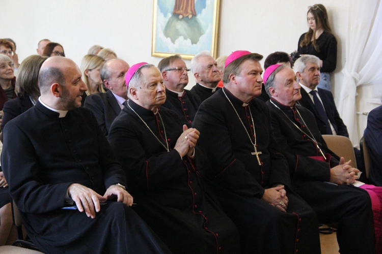 Powiśle Dąbrowskie pamięta o śp. abp. Zygmuncie Zimowskim
