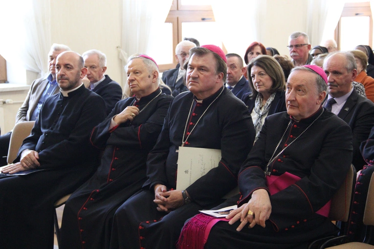 Powiśle Dąbrowskie pamięta o śp. abp. Zygmuncie Zimowskim