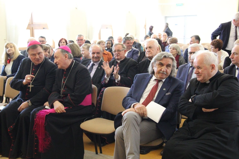 Powiśle Dąbrowskie pamięta o śp. abp. Zygmuncie Zimowskim