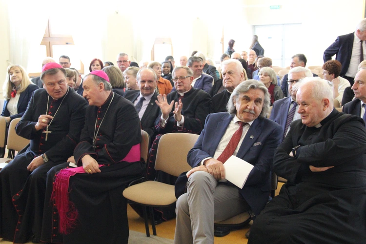 Powiśle Dąbrowskie pamięta o śp. abp. Zygmuncie Zimowskim