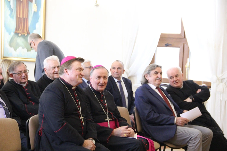 Powiśle Dąbrowskie pamięta o śp. abp. Zygmuncie Zimowskim