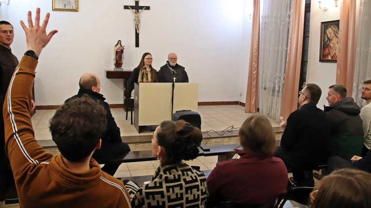 Metropolita Sztokholmu rozmawiał z polskimi studentami. O wierze, migracji i swojej historii nawrócenia