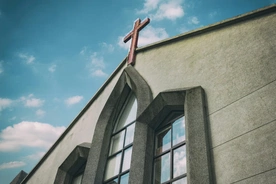 CBOS: Spadek pozytywnych ocen Kościoła w Polsce