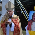 Relikwie św. Jana Pawła II dla parafii w Gowarczowie