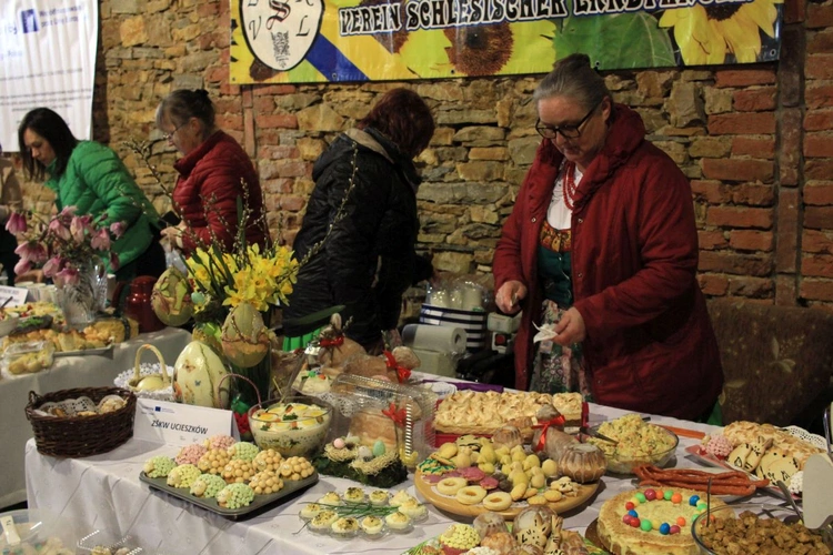 Wystawa stołów wielkanocnych w Brożcu