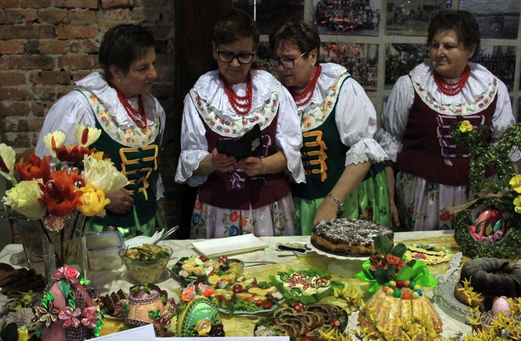 Wystawa stołów wielkanocnych w Brożcu