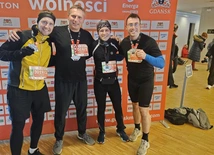 Church Squad z medalem Energa Gdańsk Maratonu