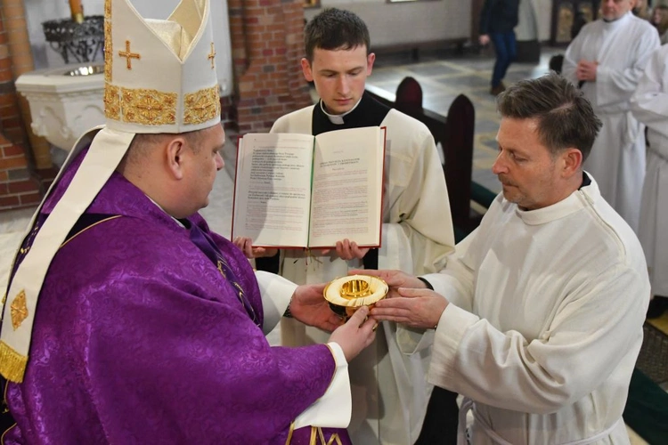 Błogosławieństwo do posługi lektorów i akolitów