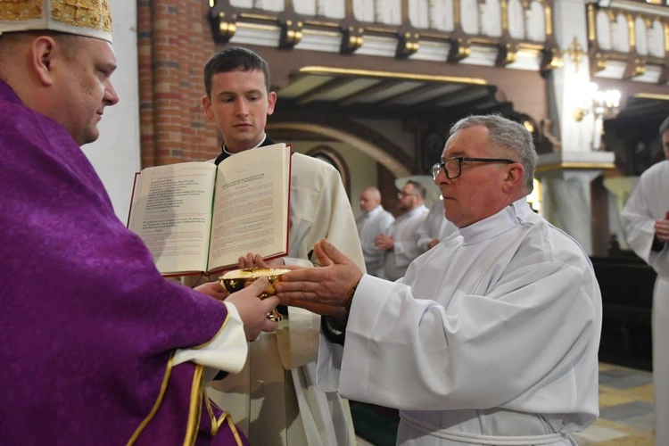 Błogosławieństwo do posługi lektorów i akolitów