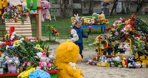 Tu, na placu zabaw.  zginęło 20 osób, a ponad 70 zostało rannych