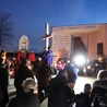 Chcesz się dobrze przygotować do Triduum Paschalnego? Pójdź za krzyżem do Rokitna