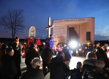 Chcesz się dobrze przygotować do Triduum Paschalnego? Pójdź za krzyżem do Rokitna