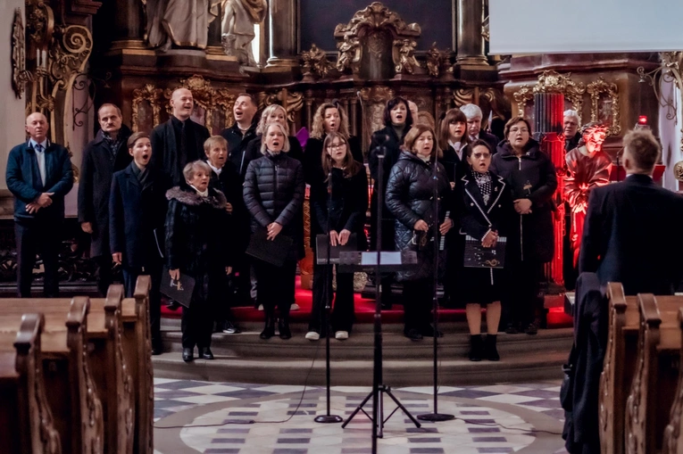 "Słońce nagle zgasło". Koncert pieśni wielkopostnych w Trzebnicy