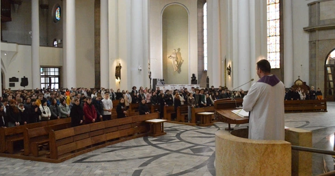 Drugi dzień rekolekcji wielkopostych dla katowickich szkół