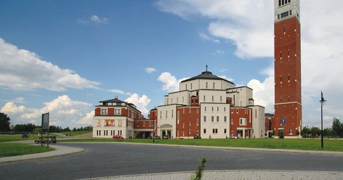 Dwa sanktuaria, dwoje świętych. Tu, na ziemi, siostra Faustyna i Karol Wojtyła minęli się o włos