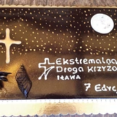  Na wszystkich, którzy ukończyli tegoroczną EDK, czekał słodki poczęstunek.