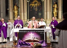  Eucharystii  w 80. rocznicę śmierci  kapłana przewodniczył abp Tadeusz Wojda. 