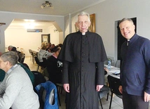  Na zaproszenie ks. Piotra Leśniaka (po prawej), rekolekcje trzeźwościowe głosił ks. Piotr Adamus.