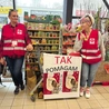  Pani Ela (z prawej) i pani Basia zapraszały do podzielenia się produktami spożywczymi w jednym z sieciowych marketów.