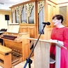  Dr Mariola Brzoska, dyrektor DSM II stopnia i SMK w Gliwicach w auli szkół. 