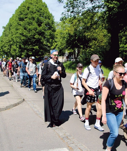  Ks. Krystian Bula na trasie. Informacje i rejestracja na XŚPP do 21 kwietnia na grom-milosierdzie.pl. 