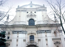 Świątynia należała niegdyś  do zakonu karmelitów bosych.