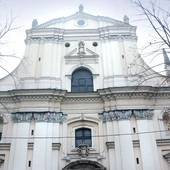 Świątynia należała niegdyś  do zakonu karmelitów bosych.