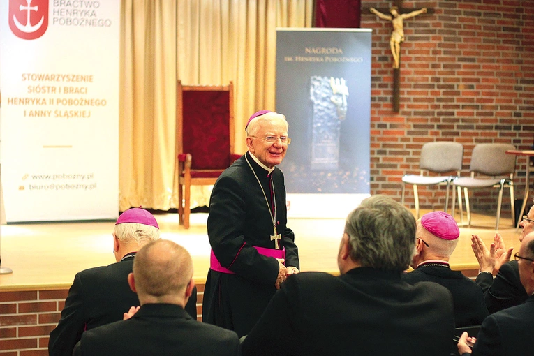 Wykład arcybiskupa był kilkukrotnie nagradzany oklaskami.  Nagroda przyznawana jest osobom, które walczą o chrześcijańską Europę. 