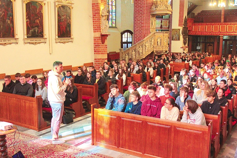Marcin Zieliński przyjechał do legniczan jako świadek Bożej mocy i miłości. 