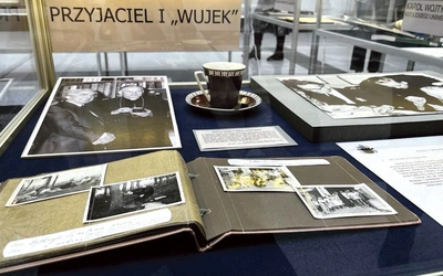 Pamiątki związane  z Ojcem Świętym. 